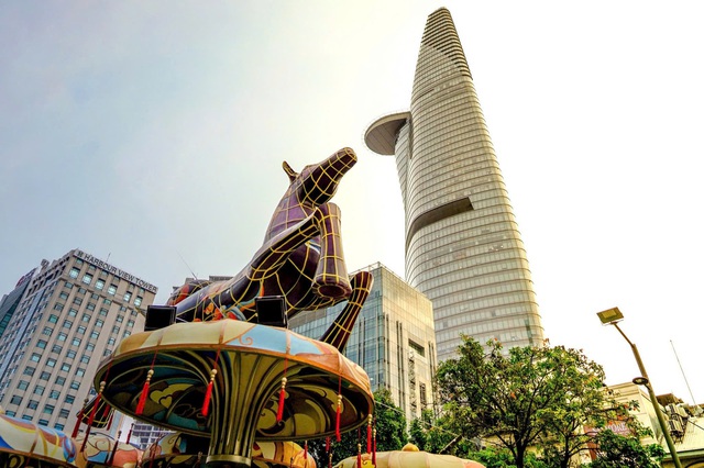 Cận cảnh linh vật ngựa tại Đường hoa Nguyễn Huệ- Ảnh 5.