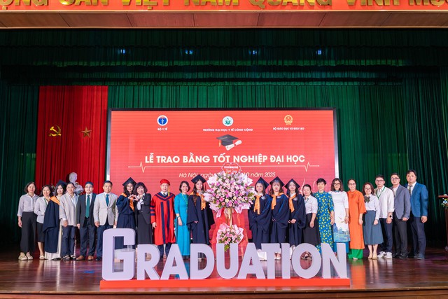 Hành trình 25 năm phát triển của Trường Đại học Y tế công cộng và ngành Y tế công cộng tại Việt Nam- Ảnh 2. Hành trình 25 năm phát triển của Trường Đại học Y tế công cộng và ngành Y tế công cộng tại Việt Nam- Ảnh 2.