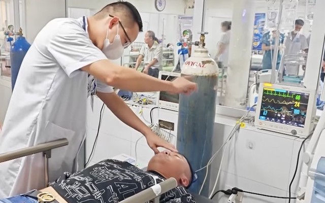 Phía sau cánh cửa hồi sức- Ảnh 1.