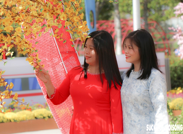 Người dân Khánh Hòa xúng xính áo mới du xuân cuối năm sớm- Ảnh 10.