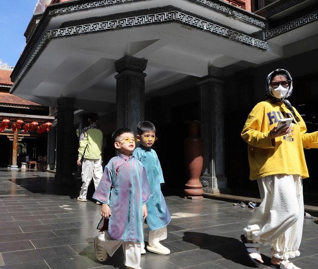 Rộn ràng chụp ảnh Tết tại ngôi chùa cuối cùng Việt Nam được phong Sắc tứ- Ảnh 12.