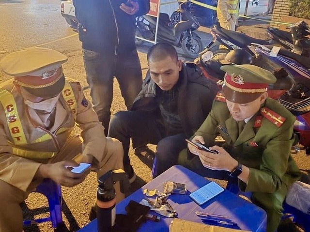 Vừa trộm xe xong đã bị công an tóm gọn- Ảnh 1. Vừa trộm xe xong đã bị công an tóm gọn- Ảnh 1.