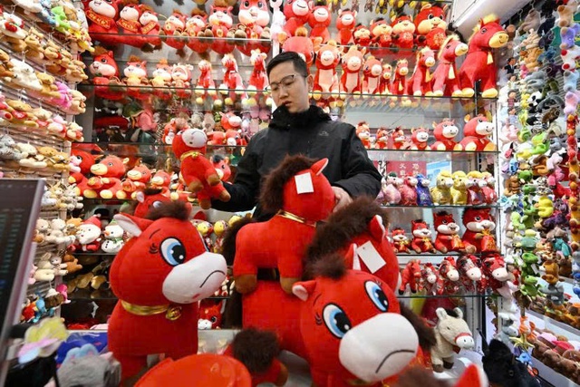 Năm Ngựa Lửa 2026: Không khí Tết rực đỏ và làn sóng di chuyển kỷ lục- Ảnh 5. Năm Ngựa Lửa 2026: Không khí Tết rực đỏ và làn sóng di chuyển kỷ lục- Ảnh 5.