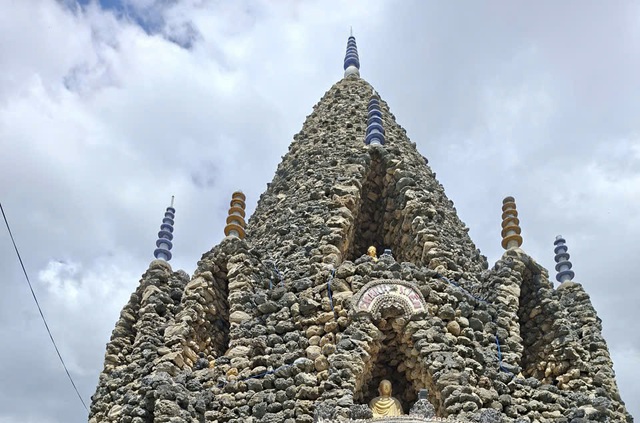 Du xuân thăm ngôi chùa làm bằng vỏ ốc độc đáo ở miền Trung- Ảnh 5.