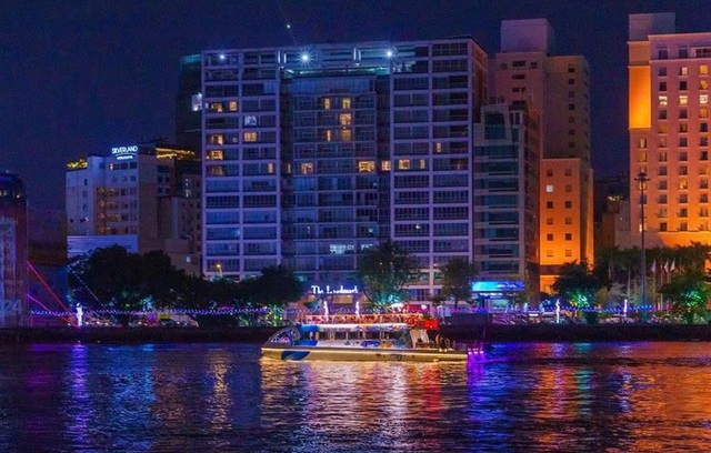 Du khách hào hứng trải nghiệm dạo sông Sài Gòn, nghe cồng chiêng Tây Nguyên dịp Tết - Ảnh 9.