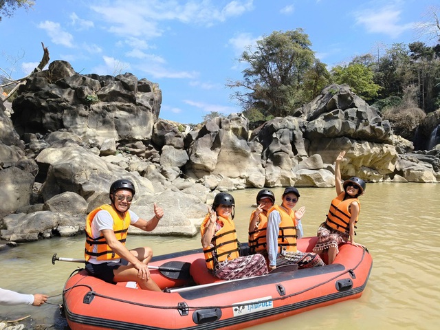 Hàng nghìn du khách đổ về Đắk Lắk đầu năm mới 2026- Ảnh 2. Hàng nghìn du khách đổ về Đắk Lắk đầu năm mới 2026- Ảnh 2.