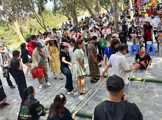 Hàng nghìn du khách đổ về Đắk Lắk đầu năm mới 2026- Ảnh 9. Hàng nghìn du khách đổ về Đắk Lắk đầu năm mới 2026- Ảnh 9.
