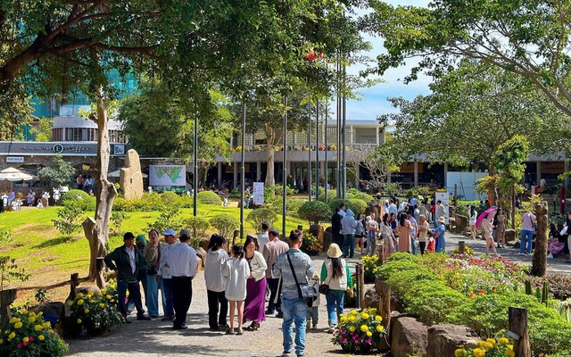 Hàng nghìn du khách đổ về Đắk Lắk đầu năm mới 2026- Ảnh 3. Hàng nghìn du khách đổ về Đắk Lắk đầu năm mới 2026- Ảnh 3.