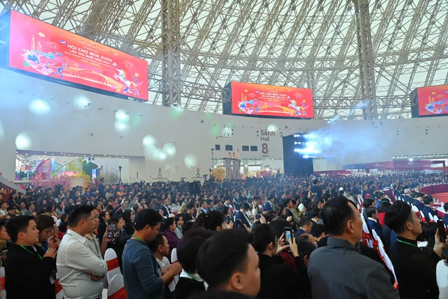 Thủ tướng Phạm Minh Chính dự Lễ khai mạc Hội chợ Mùa Xuân 2026- Ảnh 4. Thủ tướng Phạm Minh Chính dự Lễ khai mạc Hội chợ Mùa Xuân 2026- Ảnh 4.