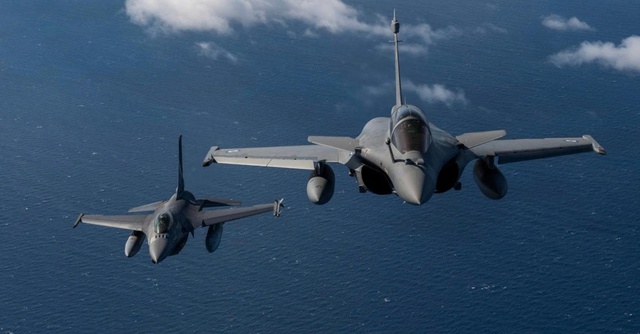 Rafale Pháp đối đầu Su-35 Nga: Cuộc so tài giữa công nghệ hiện đại và sức mạnh cơ động- Ảnh 1.