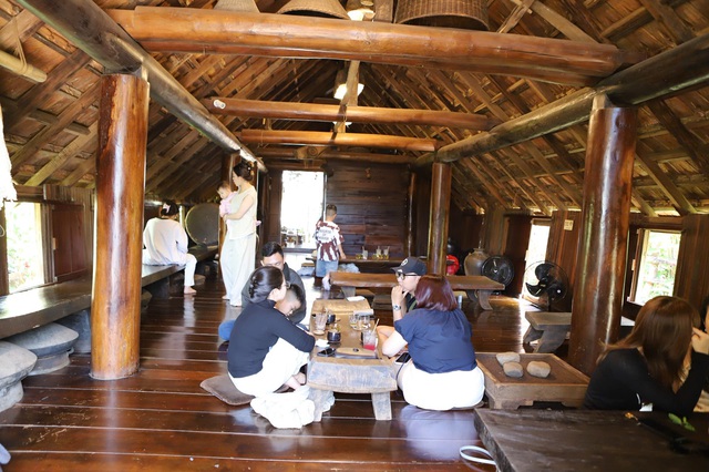 'Buôn cổ giàu đẹp nhất Tây Nguyên' hút khách dịp Tết- Ảnh 9.