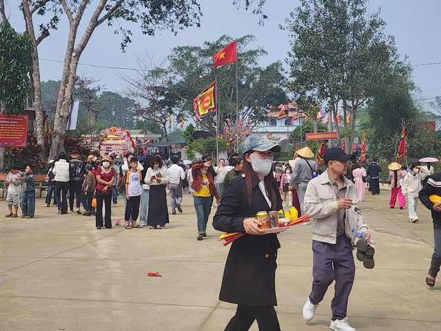 Du khách lên rừng, xuống biển cầu may đầu năm- Ảnh 6.