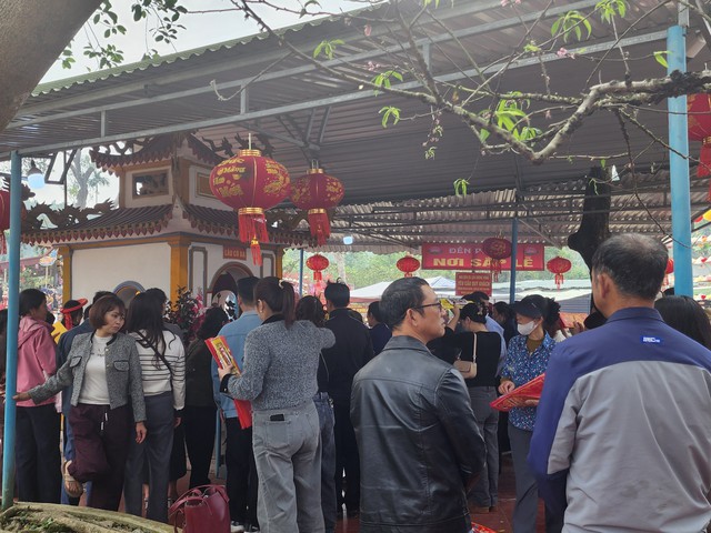 Du khách lên rừng, xuống biển cầu may đầu năm- Ảnh 7.