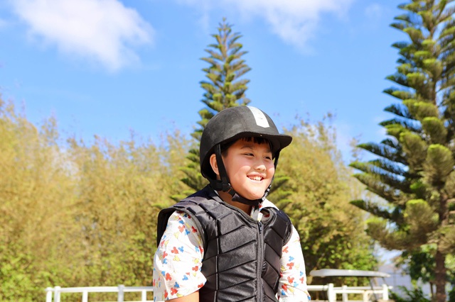 Du khách xếp hàng chờ cưỡi ngựa cầu may Tết Bính Ngọ- Ảnh 6.