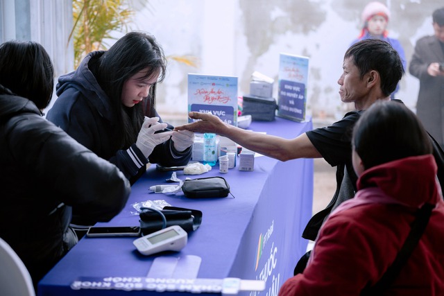 Long Châu chân thành gửi trao Tết ấm, Tết khỏe mạnh đến bà con mọi miền - Ảnh 5.