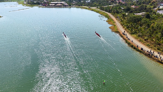 Tranh tài sôi nổi tại giải đua thuyền nam truyền thống tại Đắk Lắk- Ảnh 3.