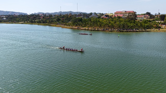 Tranh tài sôi nổi tại giải đua thuyền nam truyền thống tại Đắk Lắk- Ảnh 7.