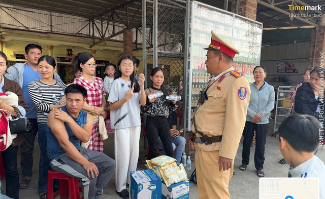 Huế siết chặt xử lý vi phạm giao thông sau Tết, phòng ngừa tai nạn nghiêm trọng- Ảnh 4. Huế siết chặt xử lý vi phạm giao thông sau Tết, phòng ngừa tai nạn nghiêm trọng- Ảnh 4.