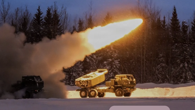 Thêm nhiều hệ thống HIMARS Mỹ sẵn sàng đối đầu Nga- Ảnh 1.