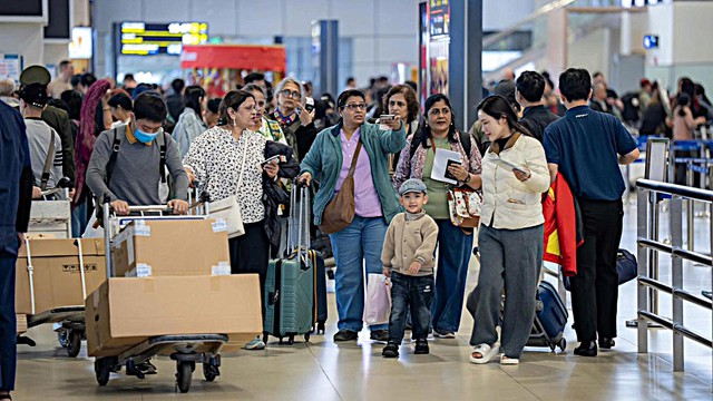 Gần 45.000 chuyến bay được khai thác an toàn trong cao điểm Tết Nguyên đán Bính Ngọ- Ảnh 2. Gần 45.000 chuyến bay được khai thác an toàn trong cao điểm Tết Nguyên đán Bính Ngọ- Ảnh 2.