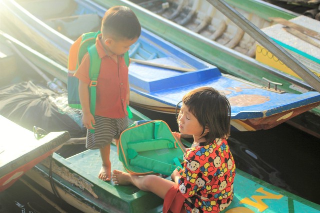 Chở Tết ra làng bè: Quỹ Vầng Trăng Khuyết cùng Zalopay mang Tết đến với những đứa trẻ lênh đênh trên hồ Trị An- Ảnh 1.