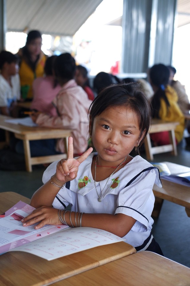 Chở Tết ra làng bè: Quỹ Vầng Trăng Khuyết cùng Zalopay mang Tết đến với những đứa trẻ lênh đênh trên hồ Trị An- Ảnh 2.