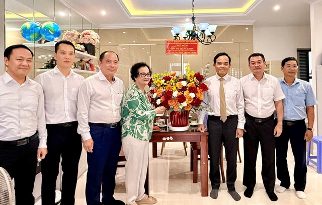 Lãnh đạo TPHCM thăm, chúc mừng nguyên Bộ trưởng Bộ Y tế và các cán bộ lão thành ngành y- Ảnh 3.