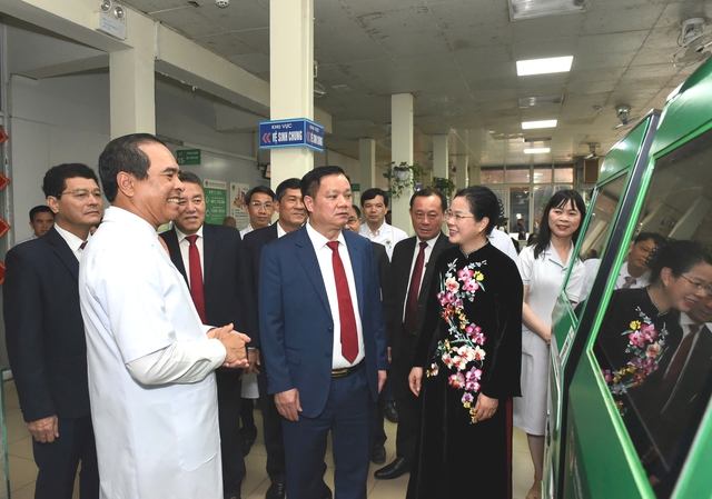 Bệnh viện Đa khoa TP Vinh tiên phong chuyển đổi số, tạo nền tảng phát triển bền vững- Ảnh 1.