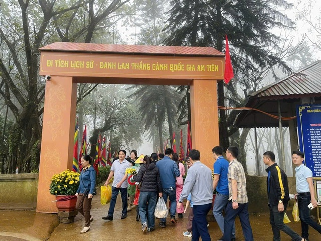 Lễ mở cổng trời nơi ‘huyệt đạo thiêng’ xứ Thanh- Ảnh 1.