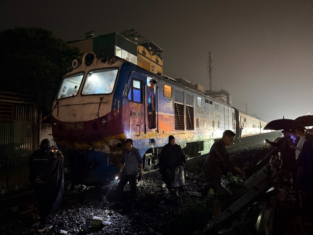 Cục CSGT cảnh báo gì sau vụ tàu SE va chạm với xe tải tại Ngọc Hồi gây chết người?- Ảnh 2.