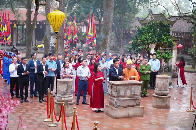 Dâng hương, khai hội mùa Xuân Côn Sơn - Kiếp Bạc - Ảnh 1.