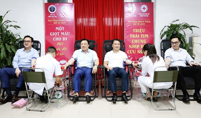 Bác sĩ kỷ niệm Ngày Thầy thuốc Việt Nam bằng nghĩa cử hiến máu cứu người- Ảnh 3. Bác sĩ kỷ niệm Ngày Thầy thuốc Việt Nam bằng nghĩa cử hiến máu cứu người- Ảnh 3.