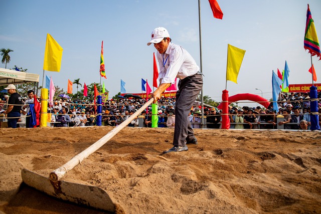 Hội vật làng Sình: Từ sới vật cổ truyền đến sân chơi đầu xuân - Ảnh 5.