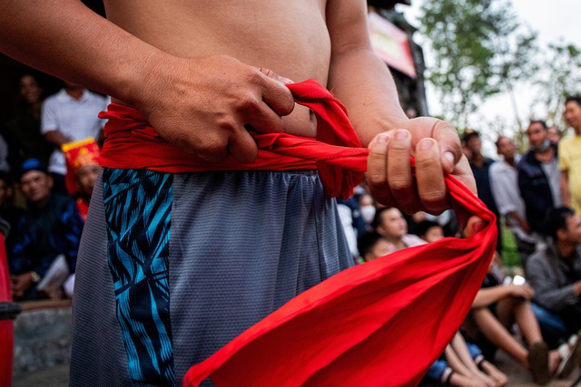 Hội vật làng Sình: Từ sới vật cổ truyền đến sân chơi đầu xuân - Ảnh 2.