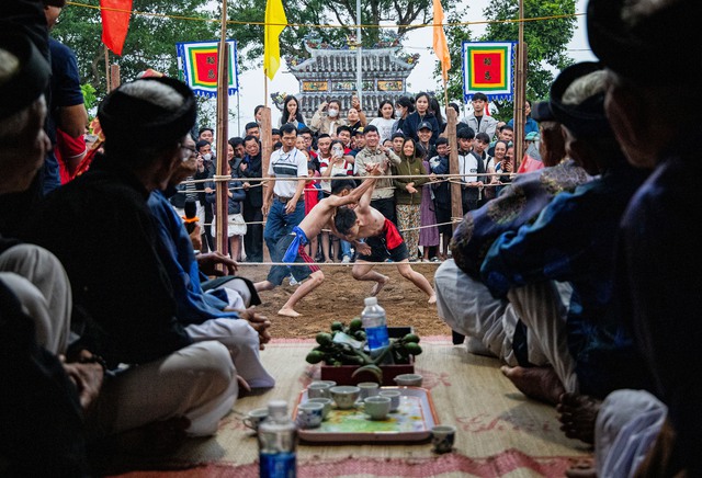 Hội vật làng Sình: Từ sới vật cổ truyền đến sân chơi đầu xuân - Ảnh 3.