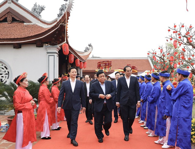 Phó Thủ tướng Nguyễn Chí Dũng dự Lễ hội 'Vạn Xuân khai quốc'- Ảnh 1. Phó Thủ tướng Nguyễn Chí Dũng dự Lễ hội 'Vạn Xuân khai quốc'- Ảnh 1.