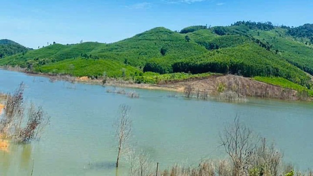 Người phụ nữ mang thai và con gái tử vong dưới hồ nước gần nhà- Ảnh 1. Người phụ nữ mang thai và con gái tử vong dưới hồ nước gần nhà- Ảnh 1.