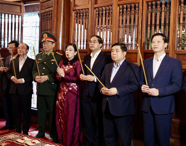 Phó Thủ tướng Nguyễn Chí Dũng dự Lễ hội 'Vạn Xuân khai quốc'- Ảnh 2. Phó Thủ tướng Nguyễn Chí Dũng dự Lễ hội 'Vạn Xuân khai quốc'- Ảnh 2.