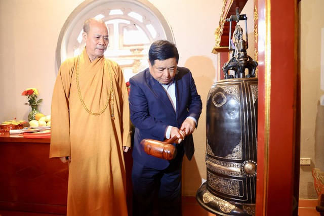 Phó Thủ tướng Nguyễn Chí Dũng dự Lễ hội 'Vạn Xuân khai quốc'- Ảnh 3. Phó Thủ tướng Nguyễn Chí Dũng dự Lễ hội 'Vạn Xuân khai quốc'- Ảnh 3.