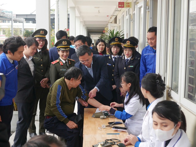 Hơn 600 người dân xã Thiên Lộc được khám, tư vấn sức khỏe miễn phí- Ảnh 7. Hơn 600 người dân xã Thiên Lộc được khám, tư vấn sức khỏe miễn phí- Ảnh 7.