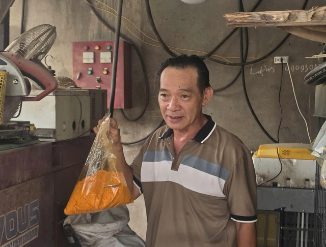 Triệt phá đường dây sản xuất, buôn bán xăng RON A95 giả tại TPHCM- Ảnh 7.