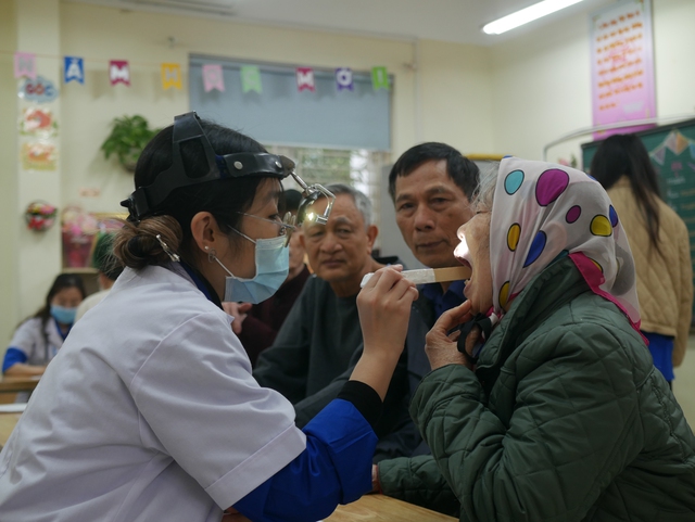 Hơn 600 người dân xã Thiên Lộc được khám, tư vấn sức khỏe miễn phí- Ảnh 6. Hơn 600 người dân xã Thiên Lộc được khám, tư vấn sức khỏe miễn phí- Ảnh 6.