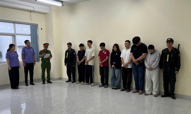 TPHCM triệt phá đường dây buôn bán thuốc lá điện tử doanh thu hàng tỉ đồng- Ảnh 1.