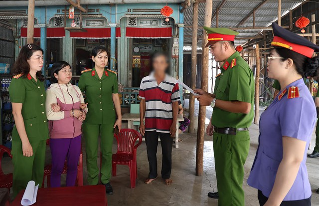 Khởi tố người phụ nữ lên mạng xúc phạm thẩm phán- Ảnh 1.