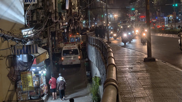 Cháy nhà hai tầng ở TPHCM lúc rạng sáng, 3 mẹ con tử vong- Ảnh 1.