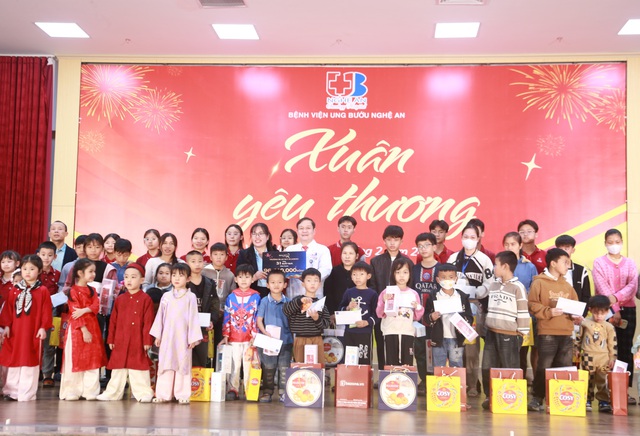 Gần 700 triệu đồng đến với bệnh nhân ung thư khó khăn dịp 'Xuân yêu thương 2026'- Ảnh 7.