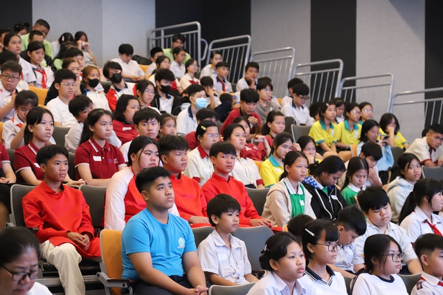 Công an chỉ rõ '4 không, 2 cảnh giác' giúp trẻ tránh bị lừa đảo- Ảnh 3.