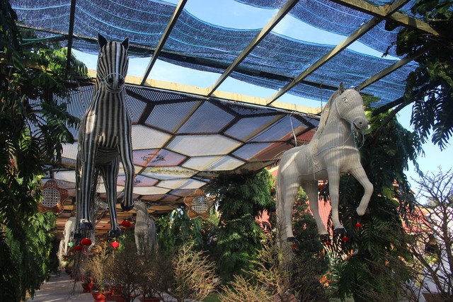 Cận cảnh dàn linh vật ngựa đang bay ở Khánh Hòa- Ảnh 7.