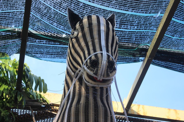 Cận cảnh dàn linh vật ngựa đang bay ở Khánh Hòa- Ảnh 6.