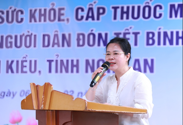 Ngành Y tế Nghệ An khám bệnh, trao quà Tết cho người dân khó khăn- Ảnh 2.